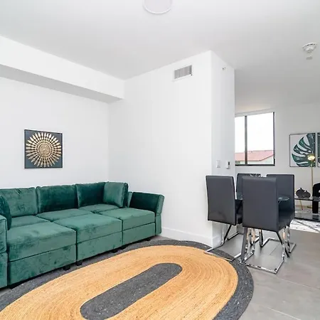 Chic Spacious Studio Miami Stay Near Marlins Park & Brickell